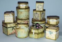 0036 Hat boxes and packaging - Duchess 1:12