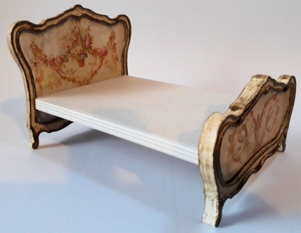 0040 French Rococo Bed 1:12