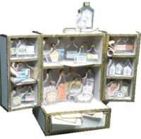 0087 Apothecary cabinet travel 1:12