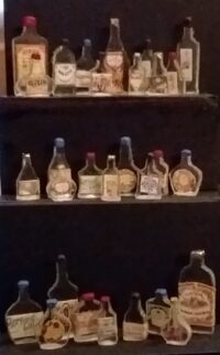 0084 Shelf filler bottles 1:12