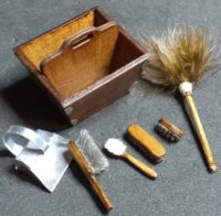 0147 Housekeepers trug with tools 1:12